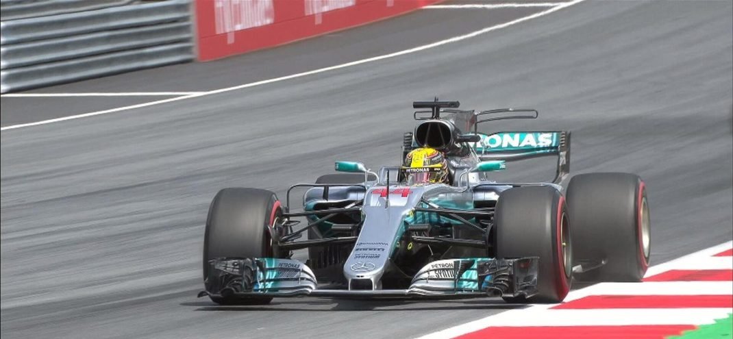Foto de FP2 – Hamilton segue na liderança e quebra recorde da pista, duelo com Vettel continua