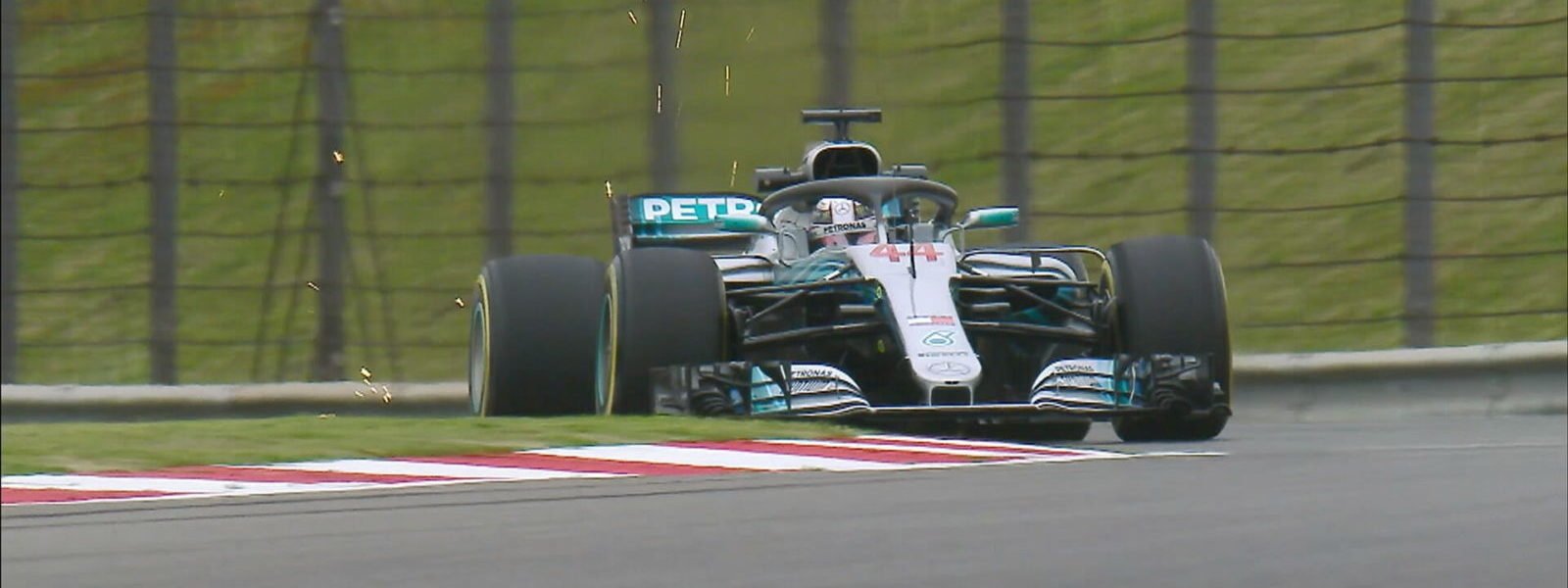 Foto de FP1 marcado por dúvidas e Lewis Hamilton lidera pela primeira vez um treino livre desde a etapa da Austrália