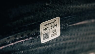 Foto de O carro da McLaren já está equipado com o motor Mercedes