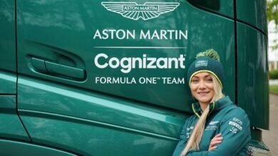 Foto de Jessica Hawkins, pilota da W Series é anunciada como embaixadora da Aston Martin na F1