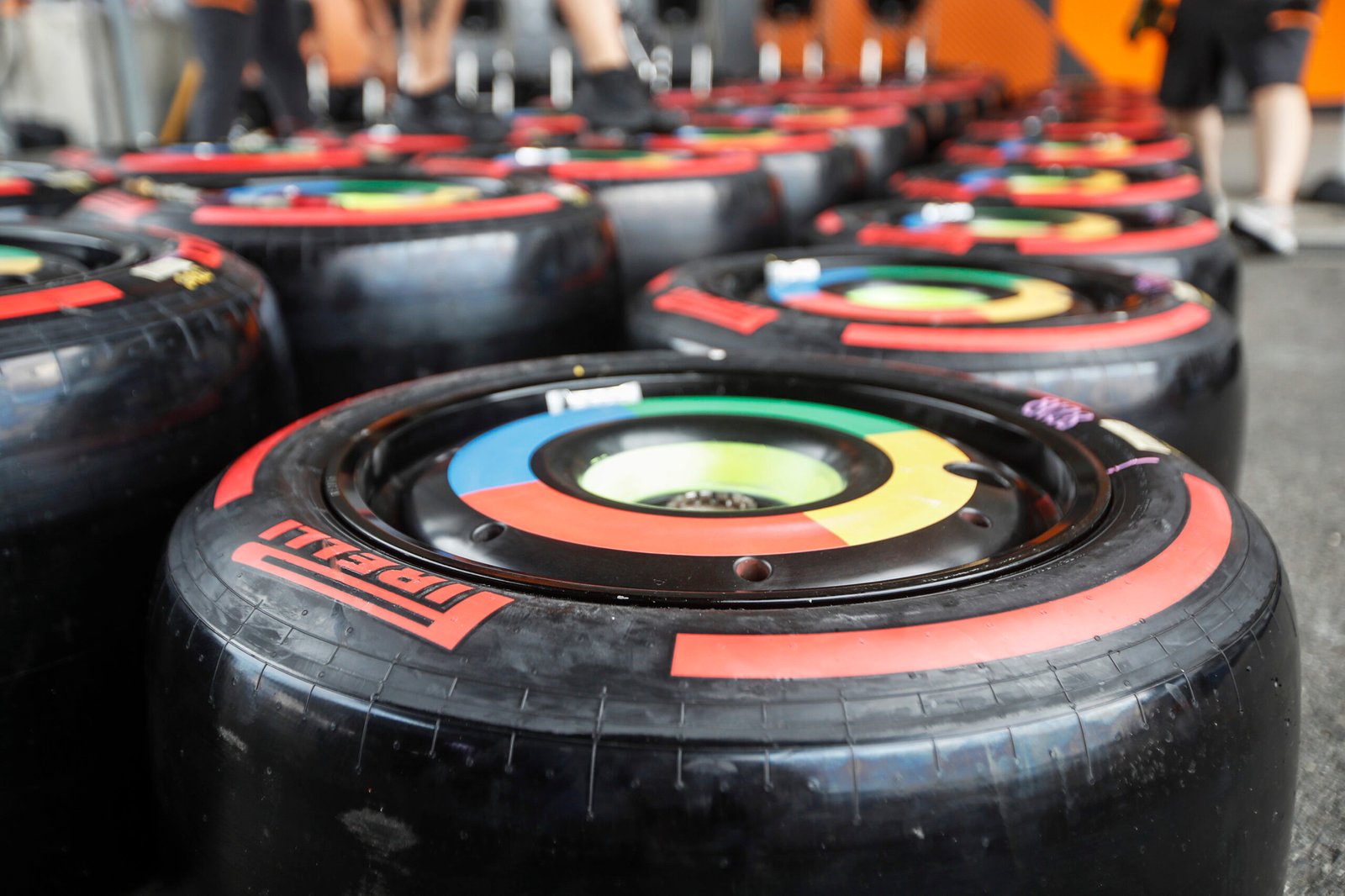 Pirelli segue como fornecedora da F1 até 2027, em momento que a categoria se volta para a sustentabilidade