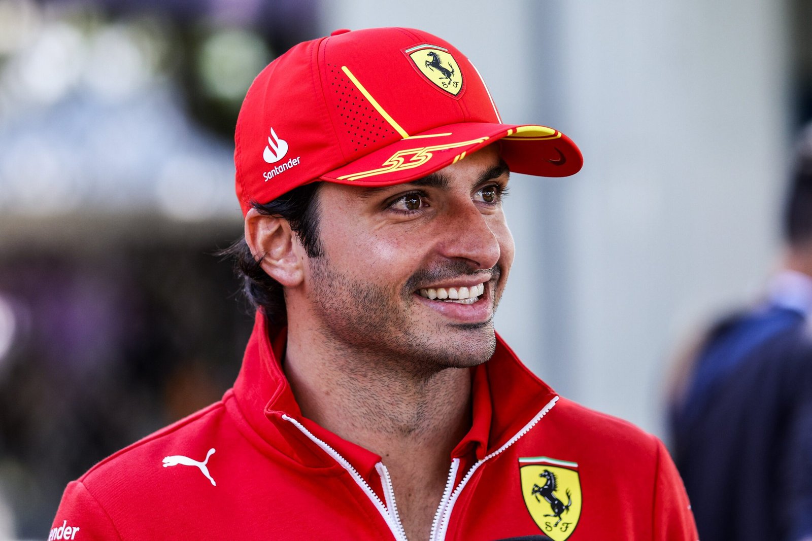Ferrari confirma retorno de Carlos Sainz, mas piloto evidencia “não estar 100%”