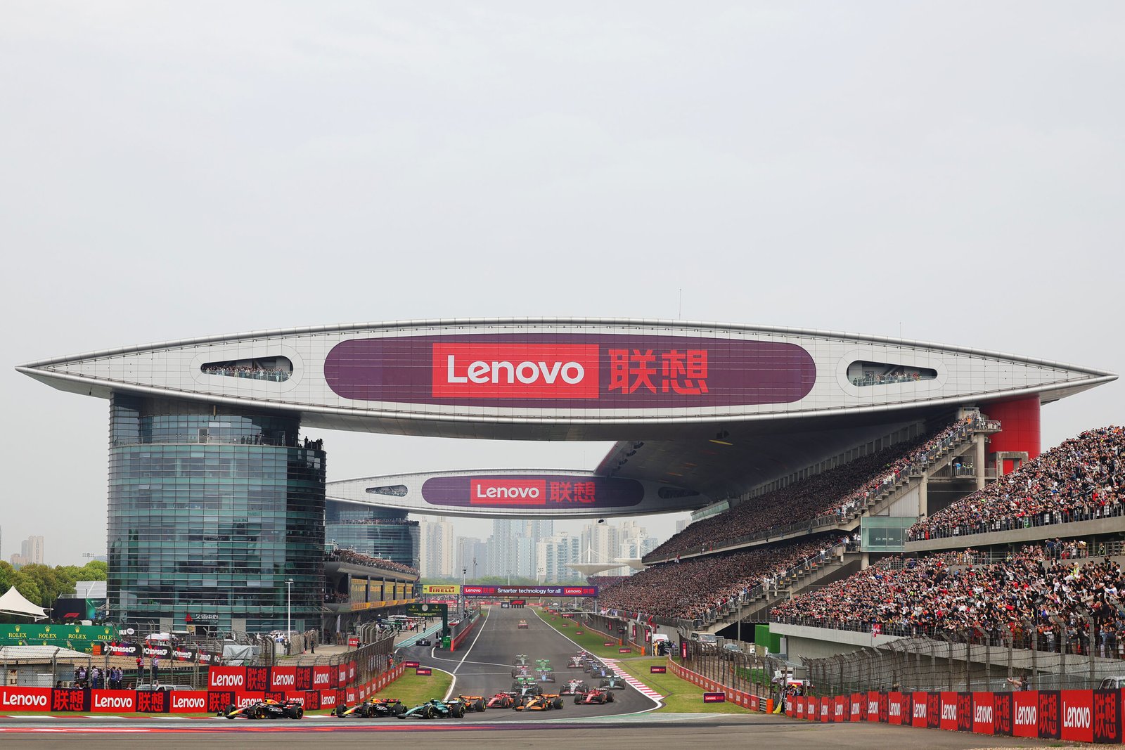 Passado o susto com a pista, GP da China é concluído com as mais variadas estratégias