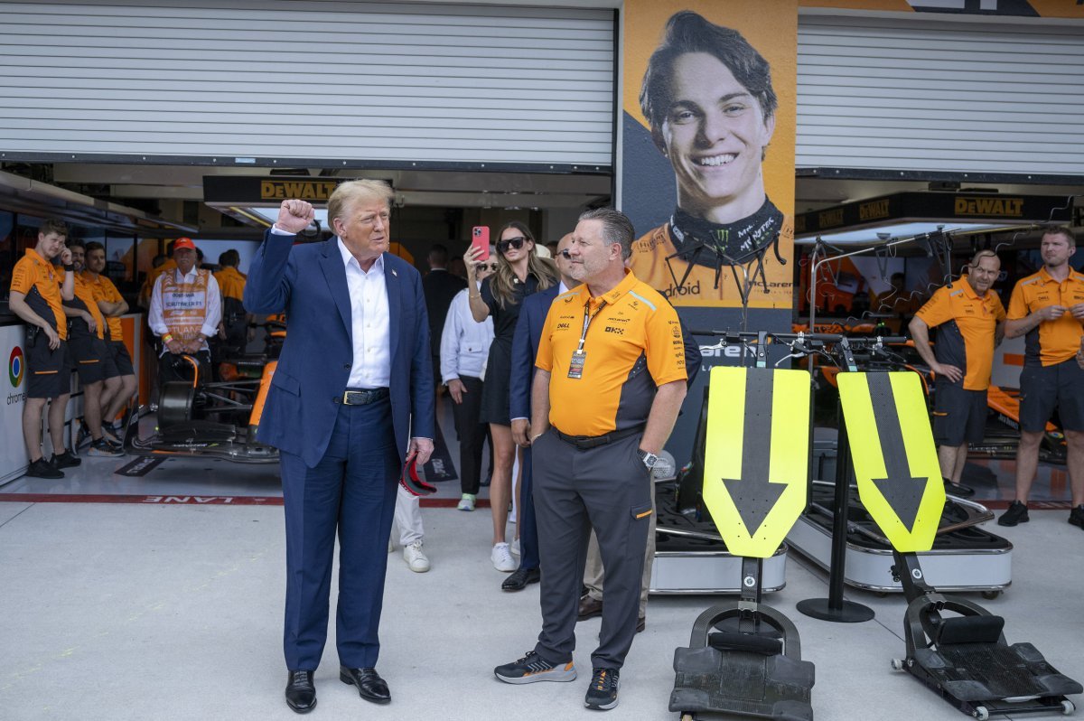 Trump faz visita aos boxes da McLaren em GP de Miami. Entenda;