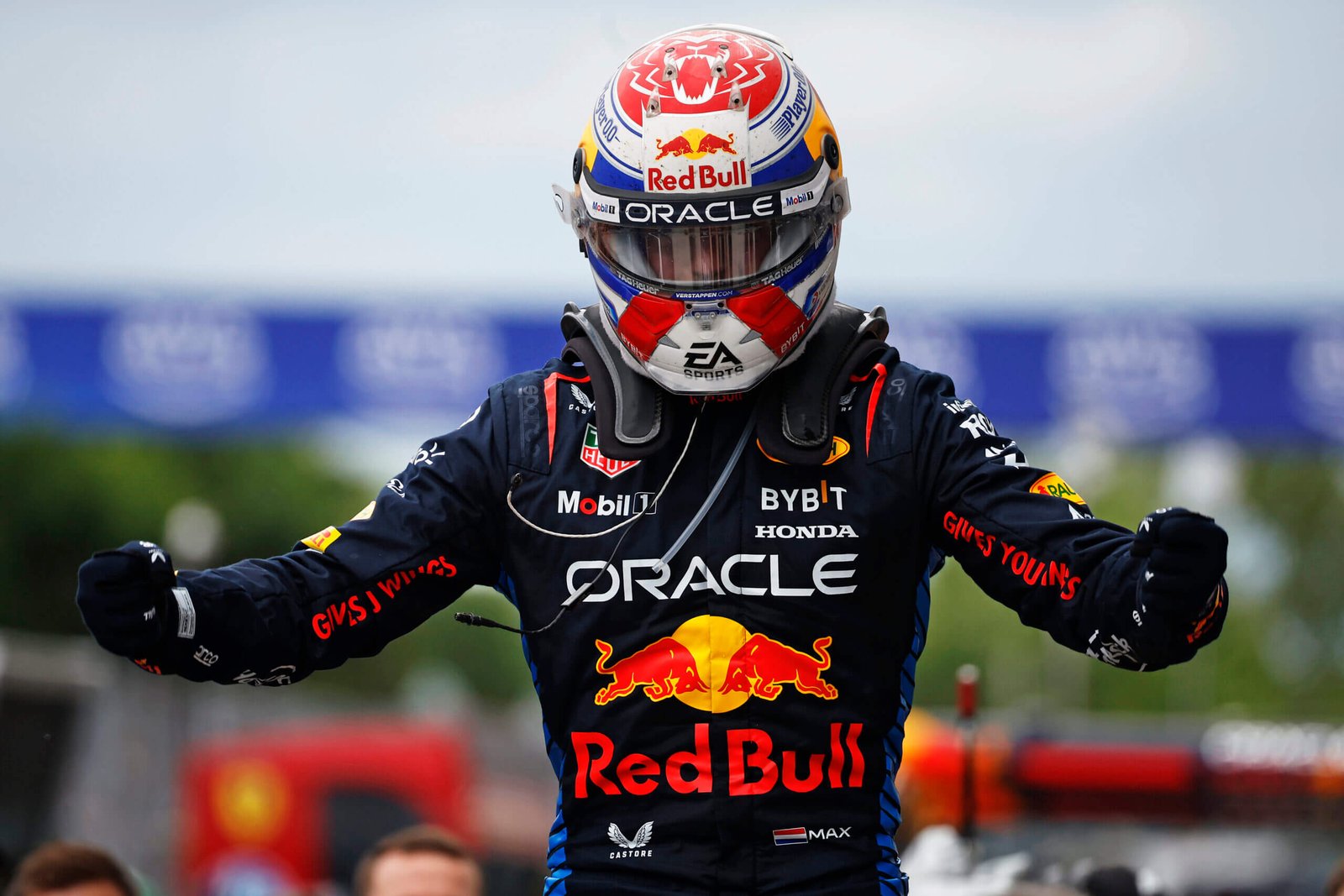Em corrida agitada, Verstappen supera adversários e fatura vitória no Canadá