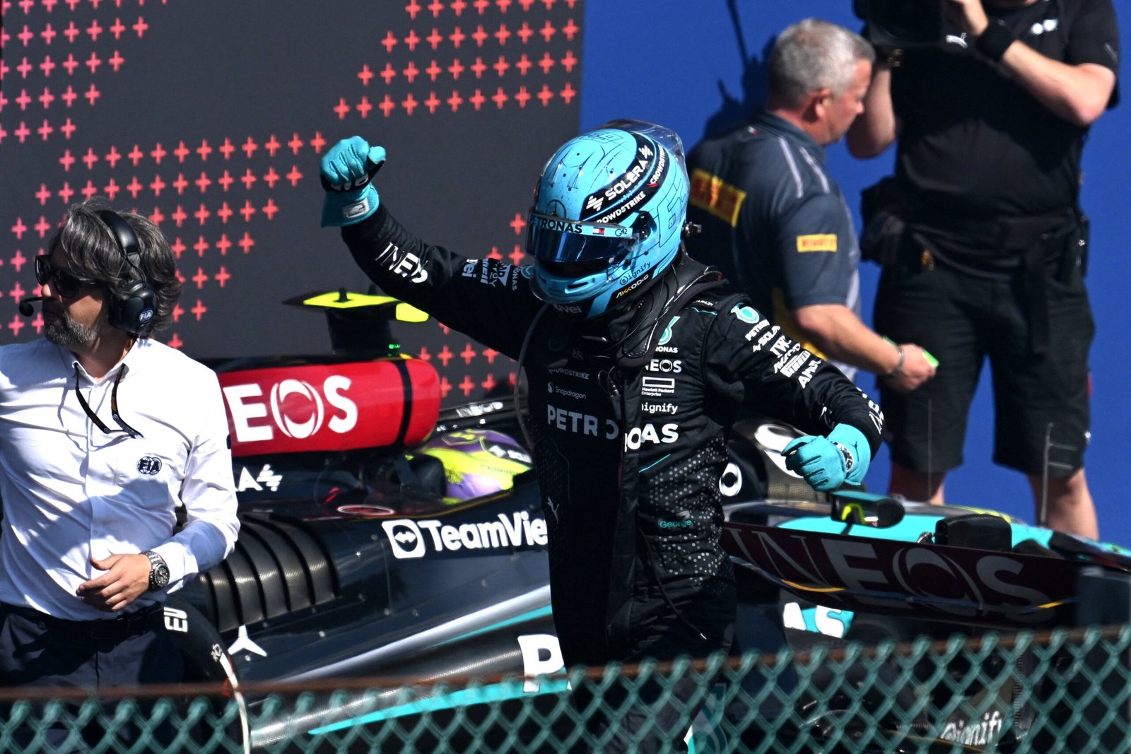 Munido por boa estratégia, George Russell supera Lewis Hamilton e vence GP da Bélgica