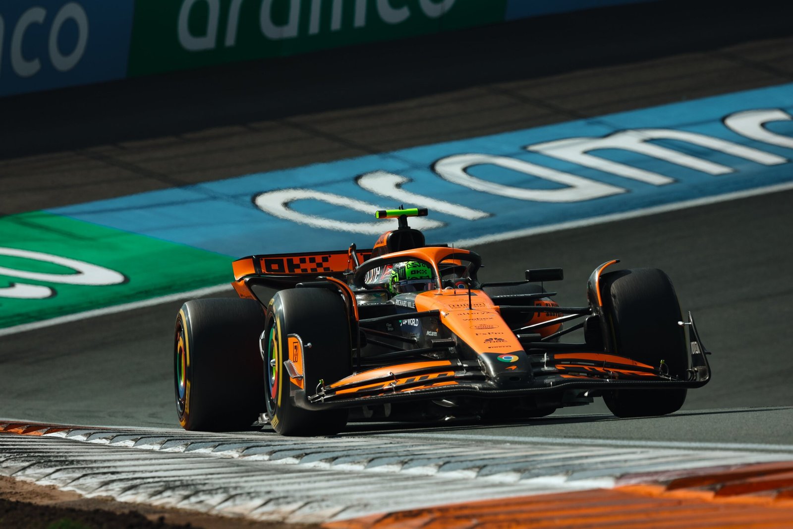 Lando Norris supera Max Verstappen e vence GP da Holanda com a McLaren