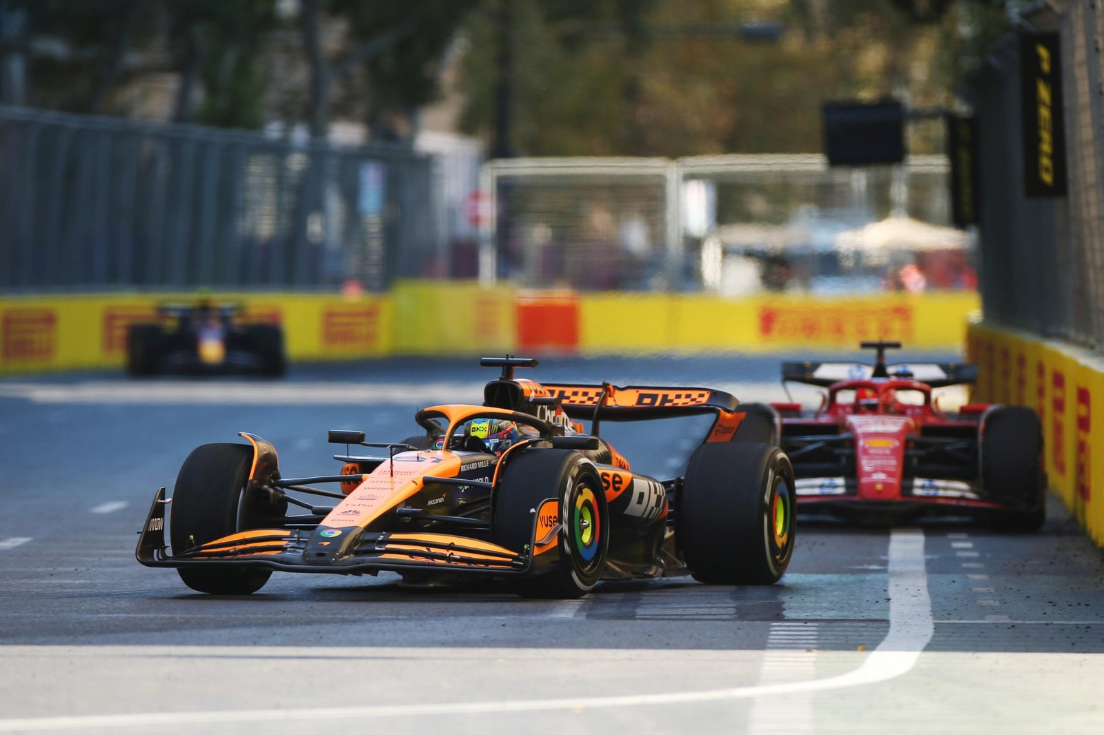 Piastri supera Leclerc e vence o GP do Azerbaijão com estratégia de uma parada