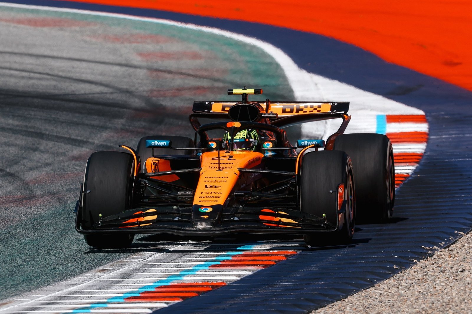 Norris vence na Áustria e McLaren conquista dobradinha em dia sem Red Bull