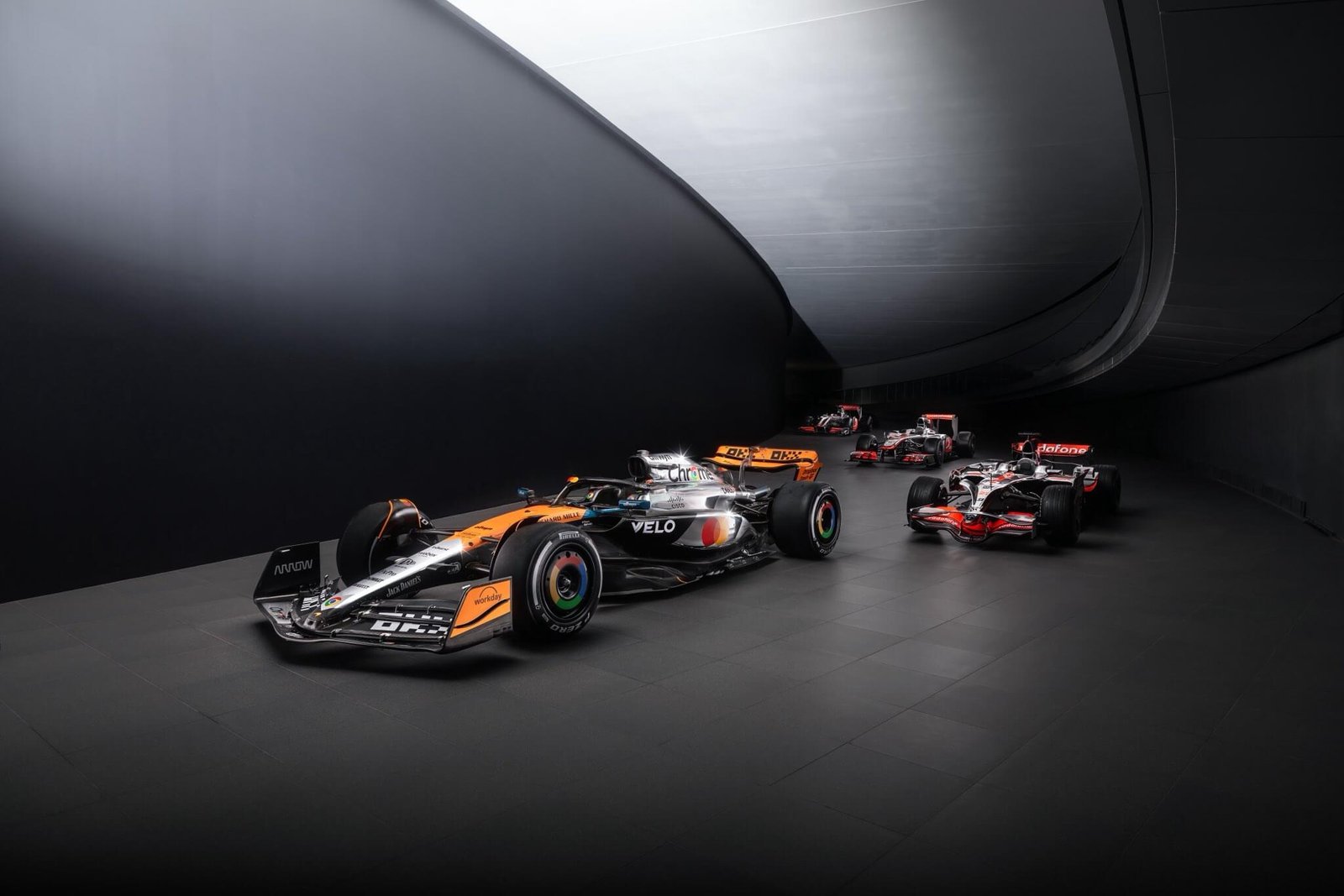 McLaren explora outra vez o cromado e terá pintura especial no GP da Inglaterra de 2025