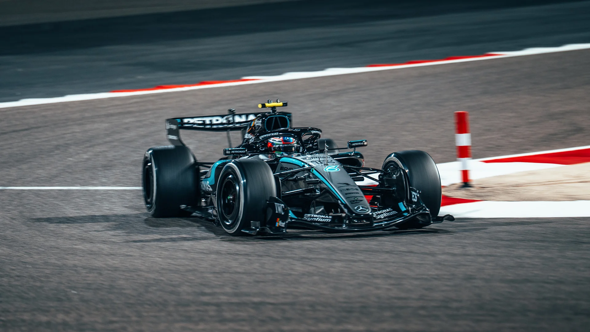 Antonelli coloca Mercedes no topo no penúltimo dia de testes da F1 no Bahrein