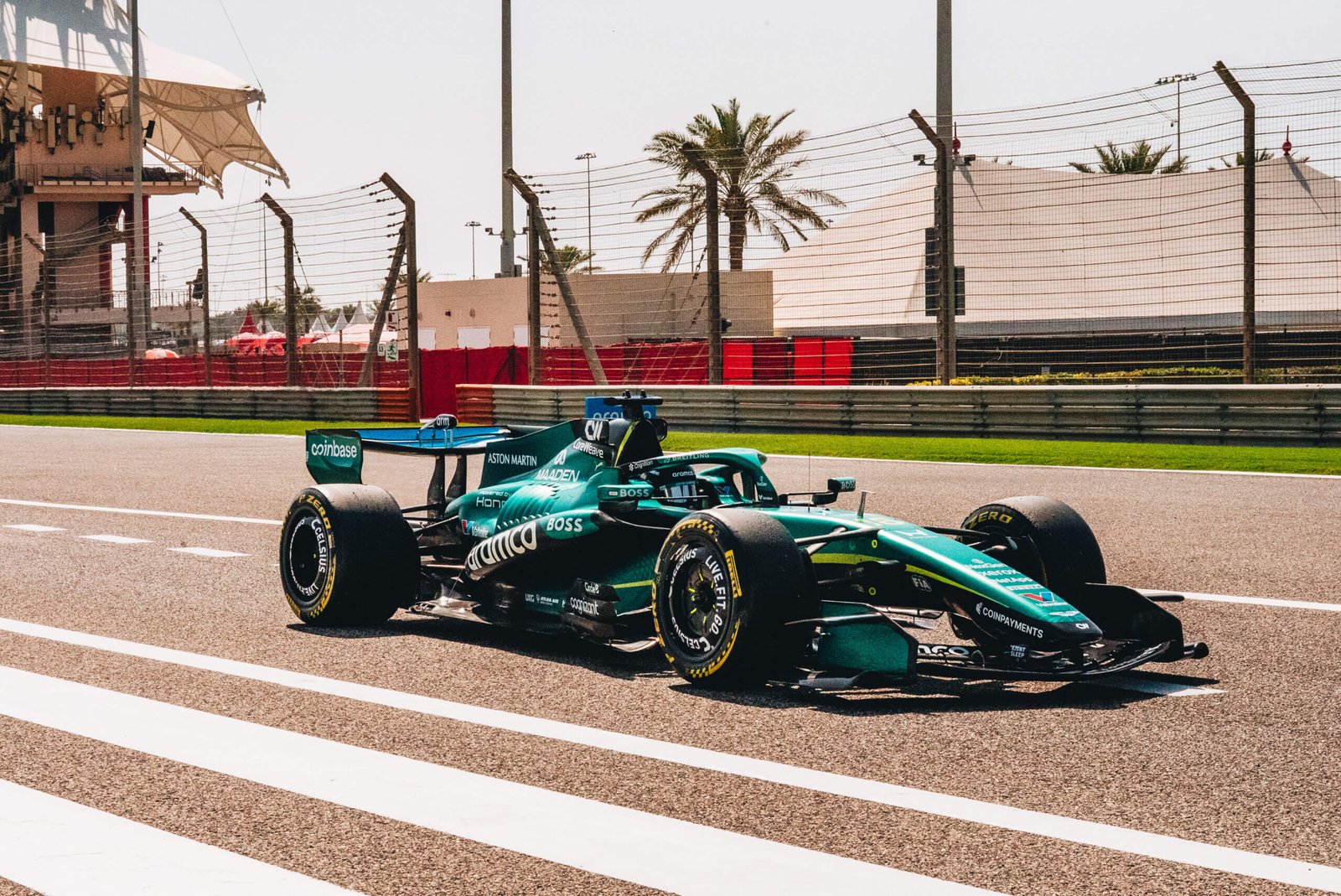 Problemas no motor Honda colocam Aston Martin em situação crítica no GP da Austrália; equipe terá participação simbólica