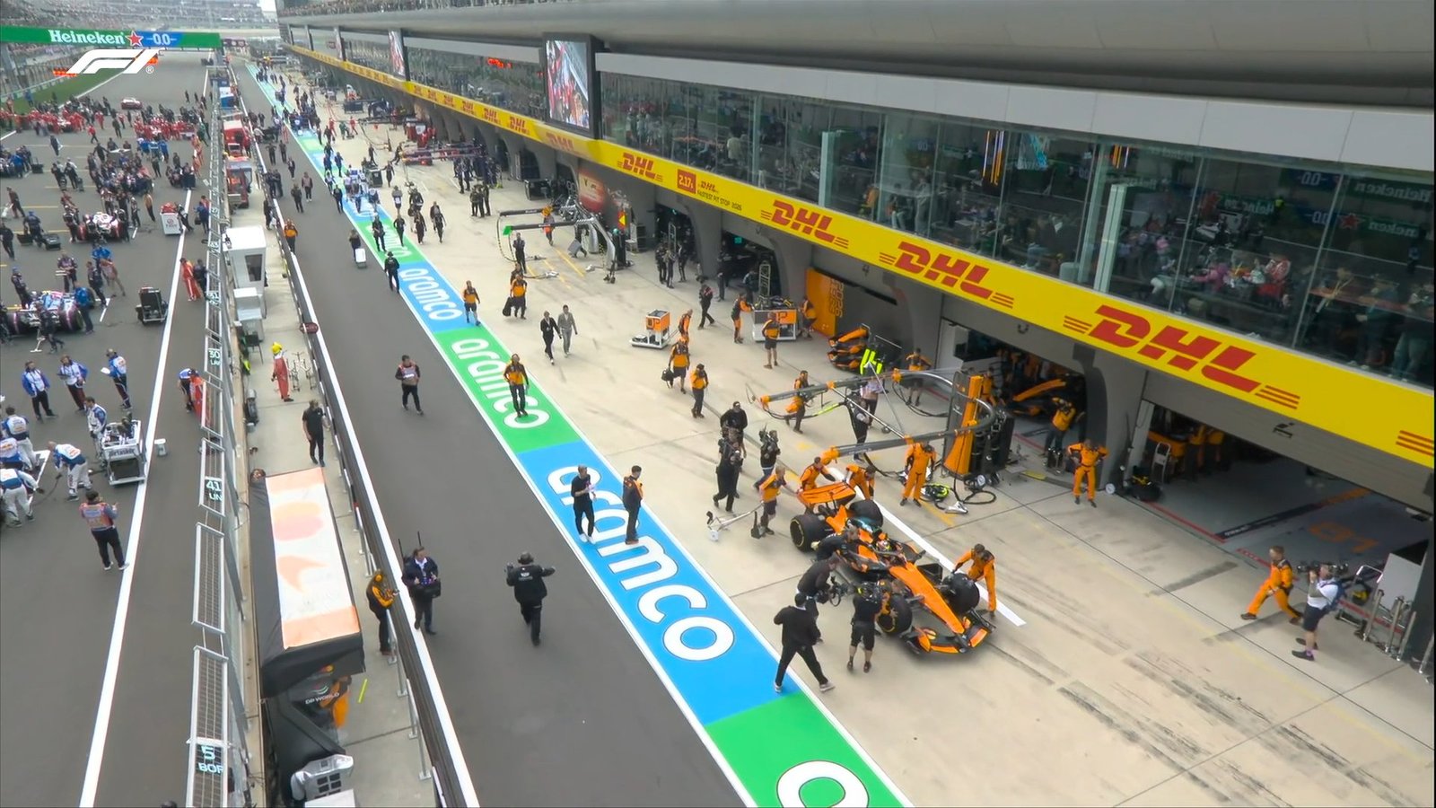 McLaren lida com abandono duplo antes da largada do GP da China