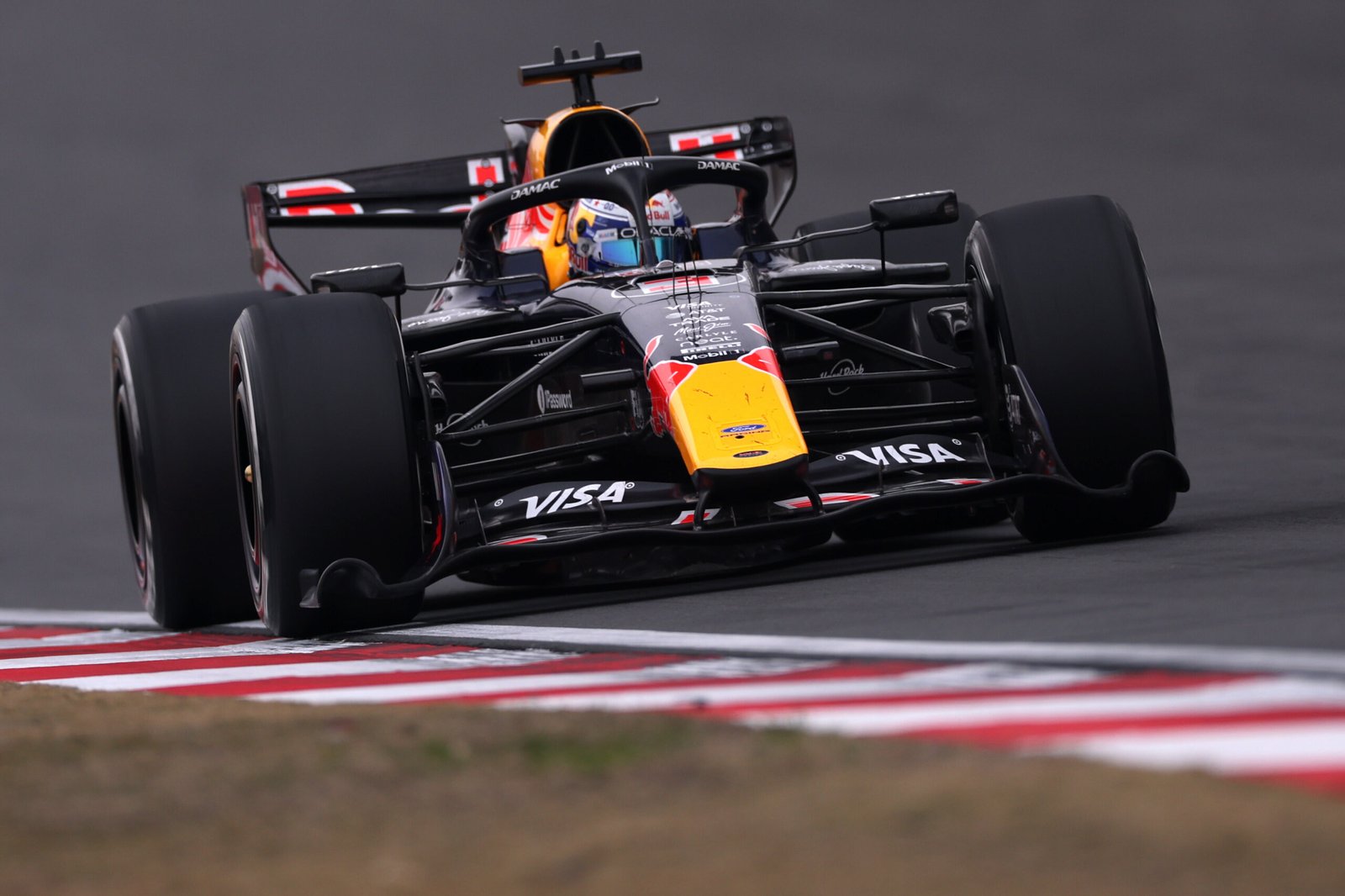 Problemas nas largadas e falha no RB22 levam Verstappen a abandonar o GP da China