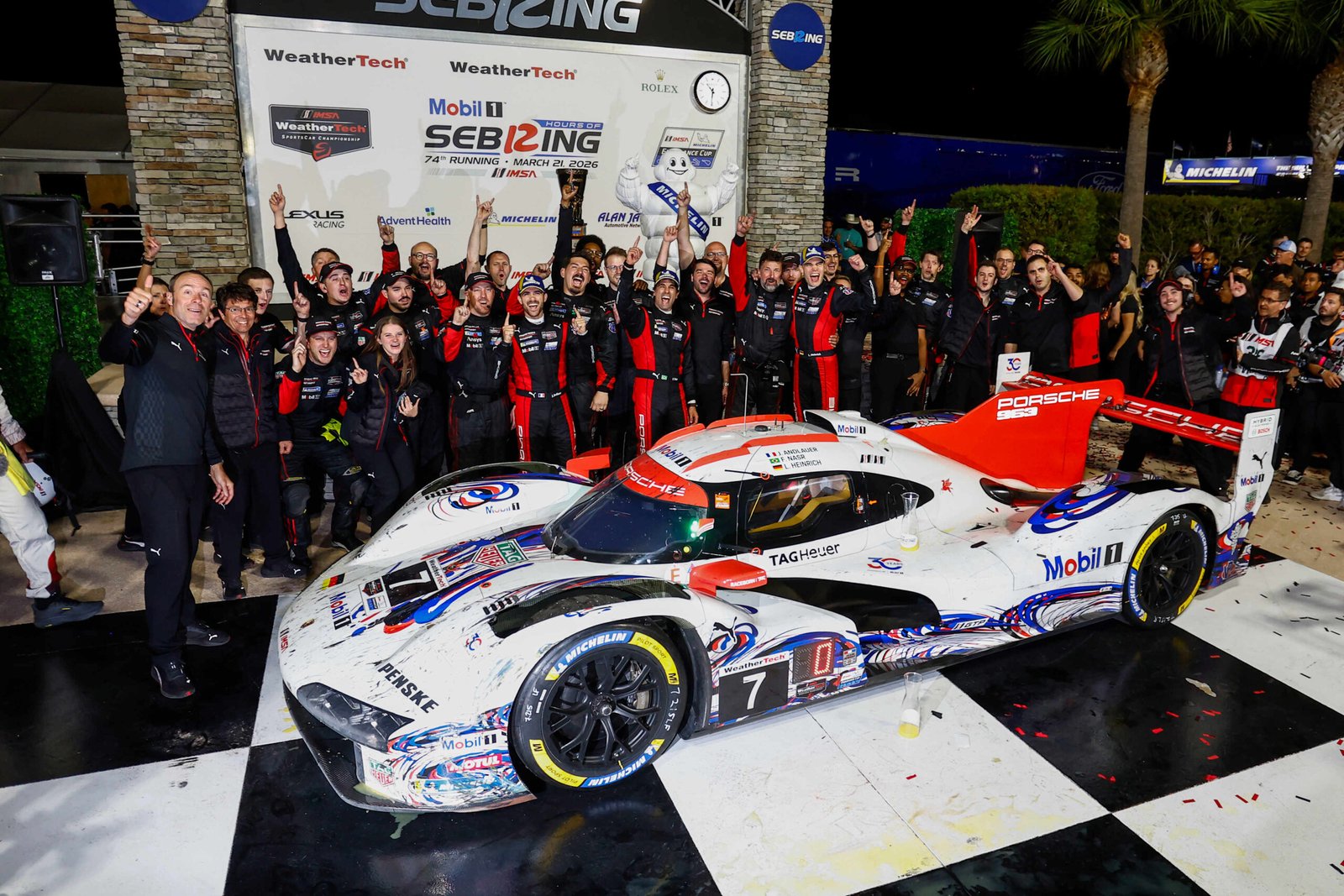 Felipe Nasr vence 12 Horas de Sebring e lidera dobradinha da Porsche após final dramático