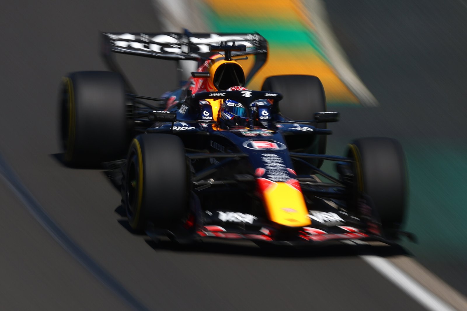 Red Bull avalia danos no carro de Verstappen após susto no TL2 do GP da Austrália