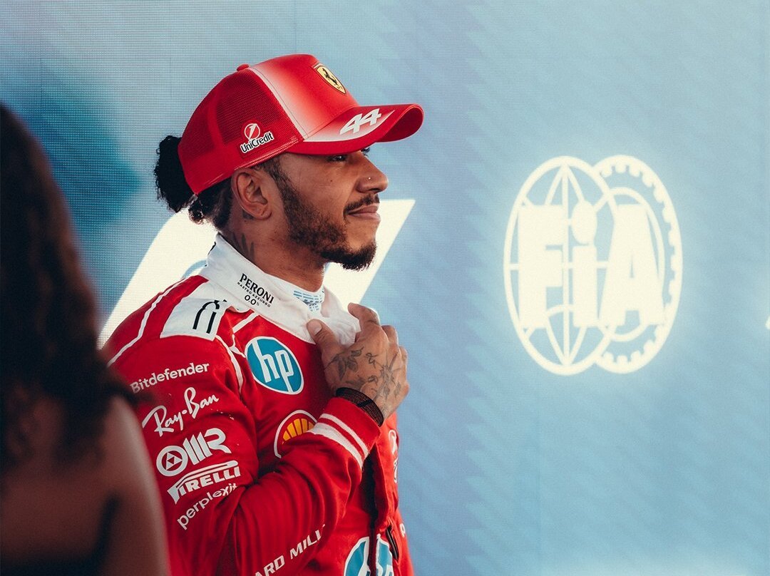 Hamilton vê Ferrari na briga pela vitória após largar na primeira fila em Barcelona