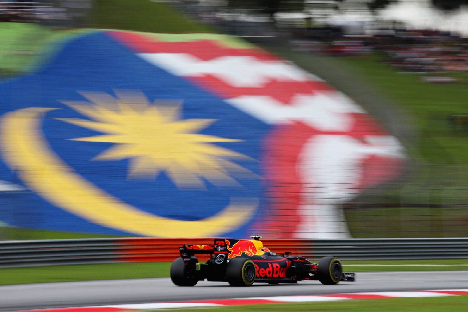 Fórmula 1 confirma retorno de Sepang ao calendário de 2026 para receber GP do Bahrein