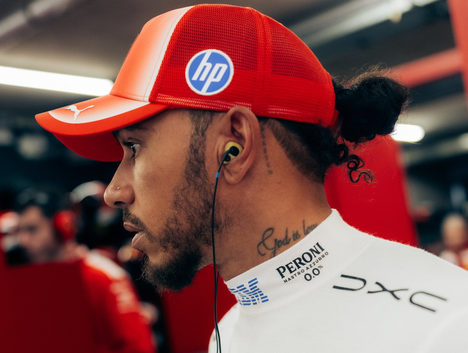 Hamilton critica decisões da Ferrari após perder pódio no GP da Holanda