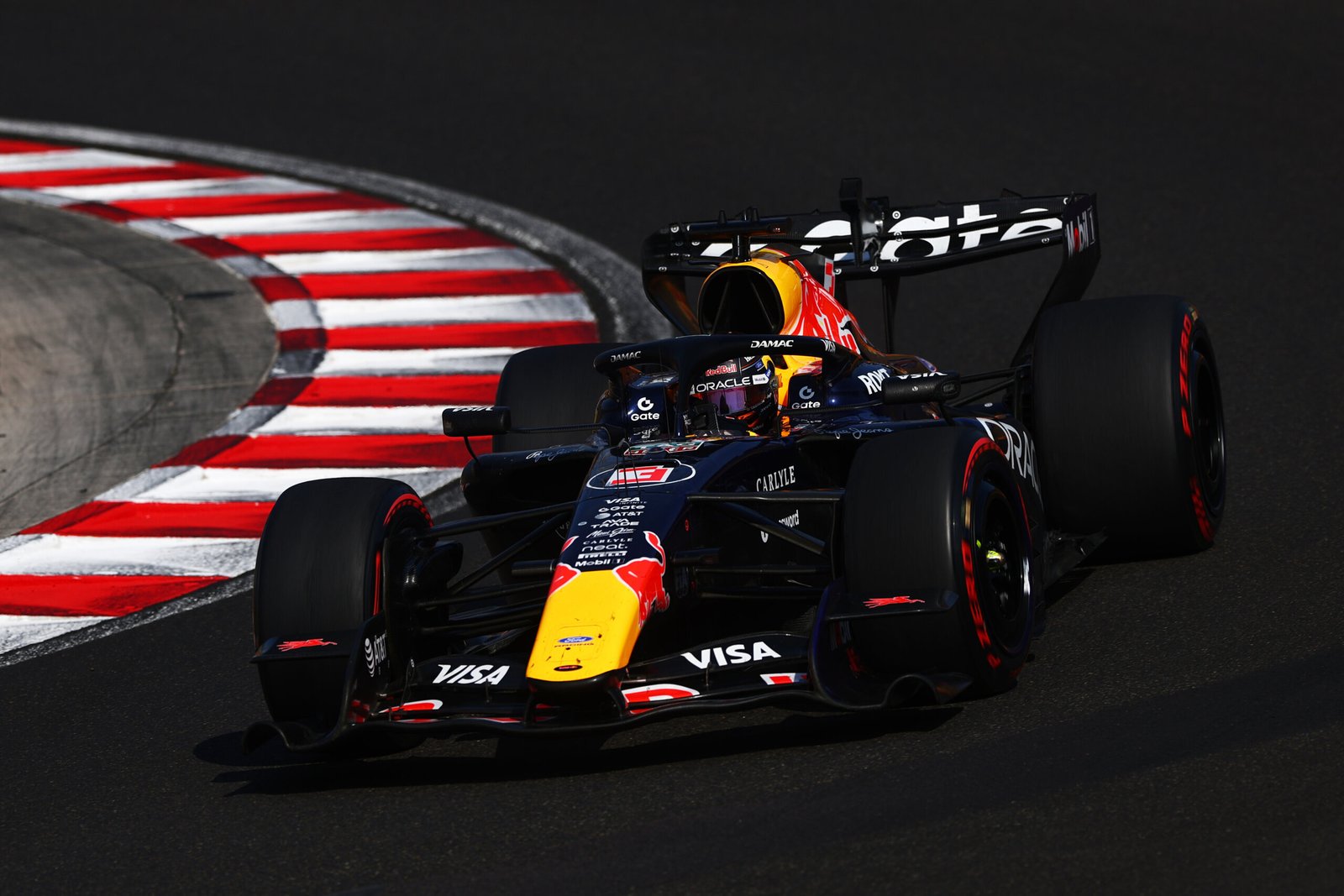 Red Bull mostra evolução com Verstappen e Hadjar, mas ainda busca o salto de desempenho em 2026